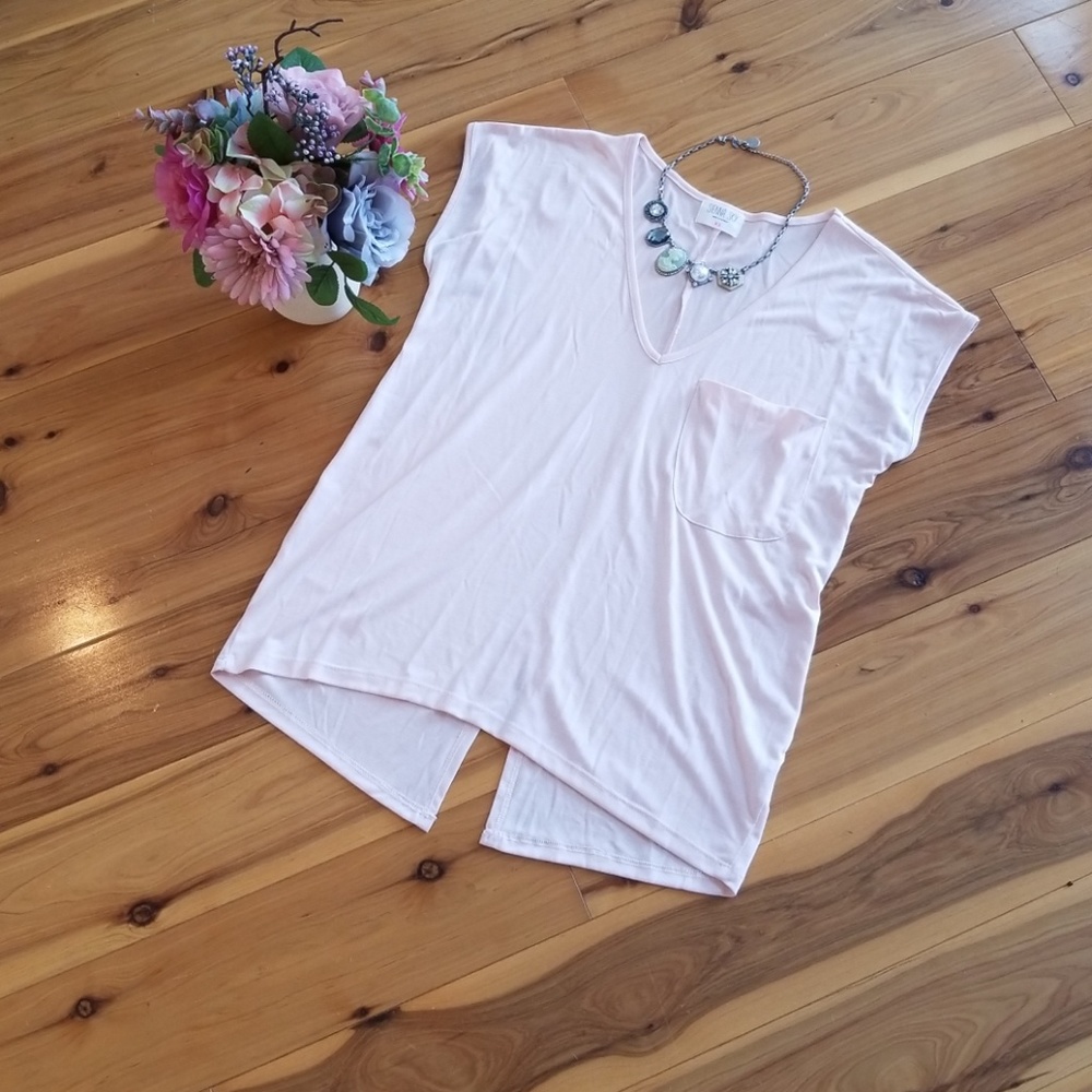 Light pink soft tee!!!! Xs